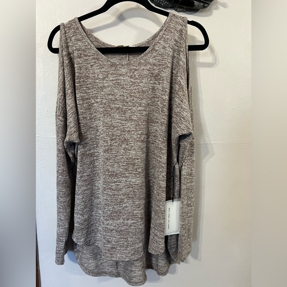 NWT COVERSTITCHED Cold shoulder sweater - Picture 1 of 7